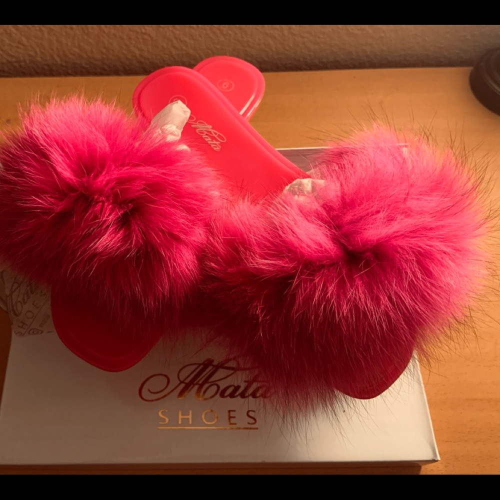 Hot Pink FLUFFY fluffy Sandals ‼️